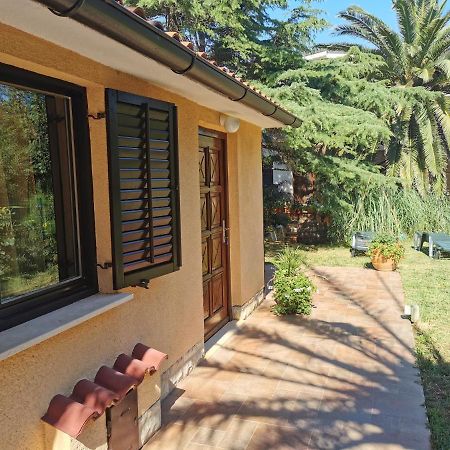 Apartment Kika Ližnjan エクステリア 写真