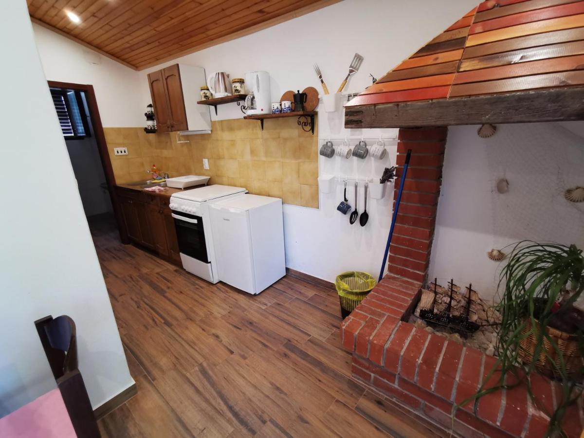 Apartment Kika Ližnjan エクステリア 写真