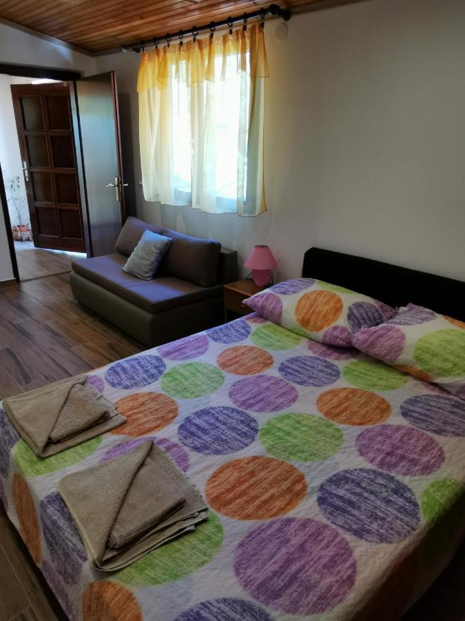 Apartment Kika Ližnjan エクステリア 写真