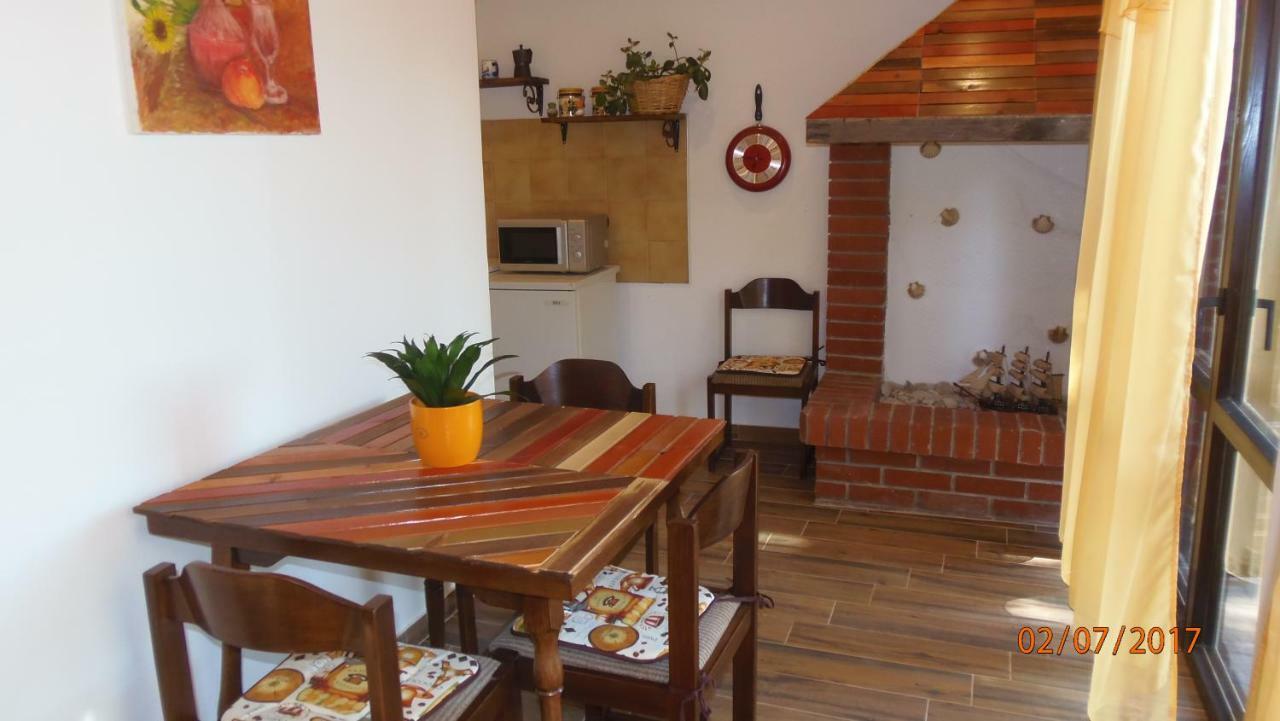 Apartment Kika Ližnjan エクステリア 写真